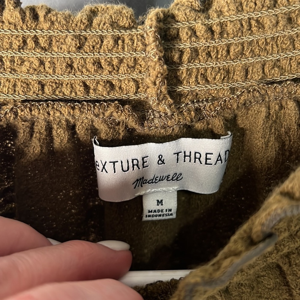 Texture and Thread Blouse - Picture 4 of 7